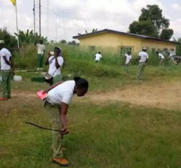 Photos: NYSC Members Forced To Weed Before Clearance In Rivers